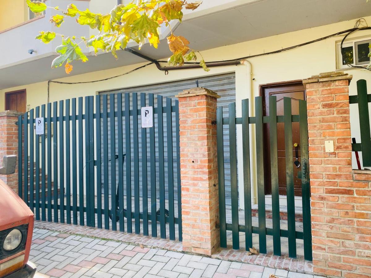 Vlorë Iljazi'S Apartaments מראה חיצוני תמונה
