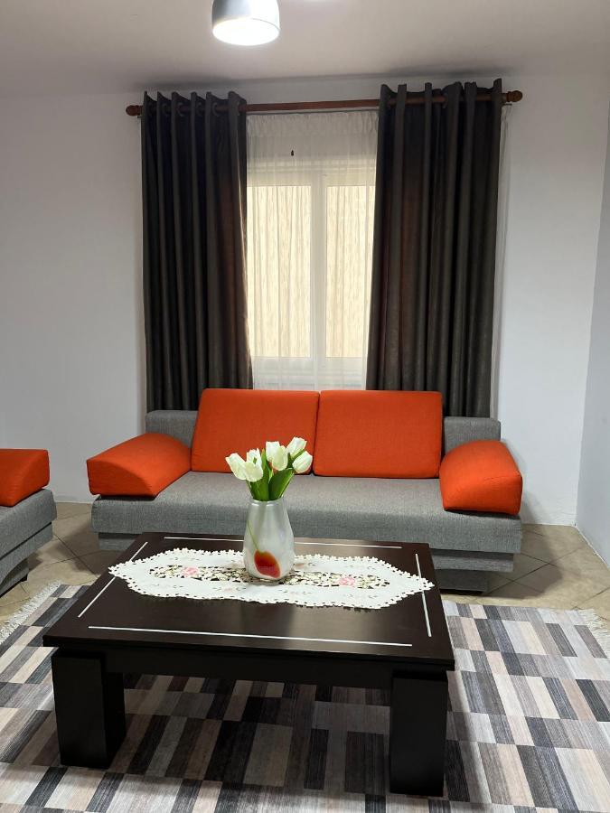 Vlorë Iljazi'S Apartaments מראה חיצוני תמונה
