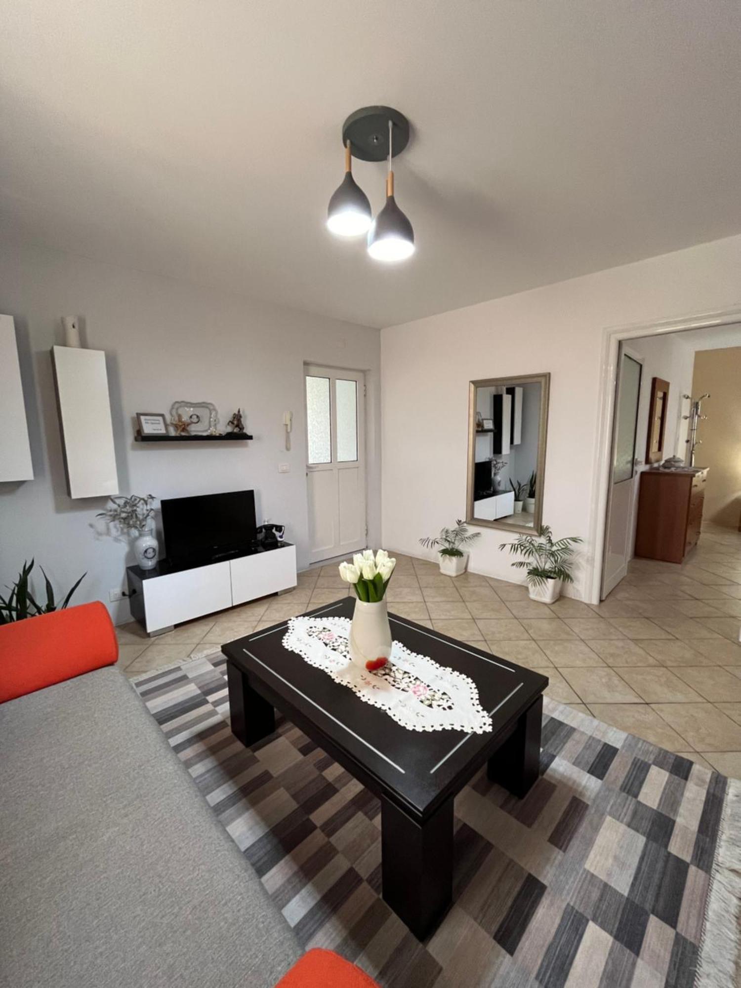 Vlorë Iljazi'S Apartaments מראה חיצוני תמונה
