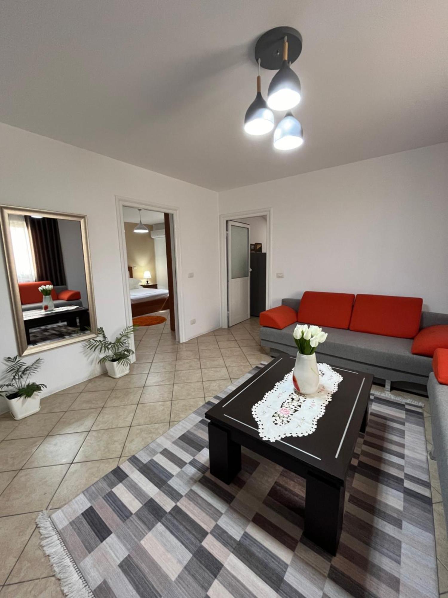 Vlorë Iljazi'S Apartaments מראה חיצוני תמונה
