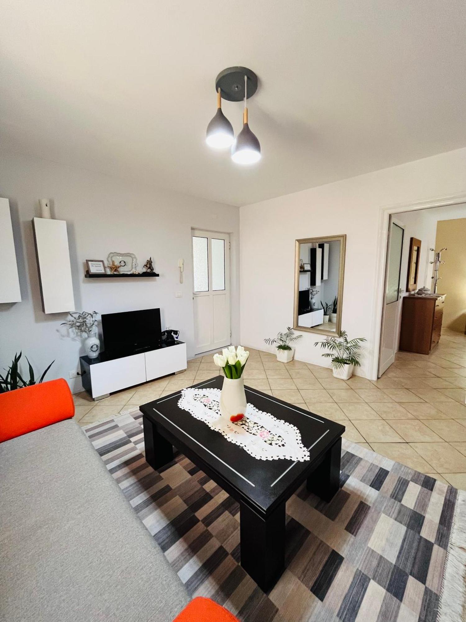 Vlorë Iljazi'S Apartaments מראה חיצוני תמונה