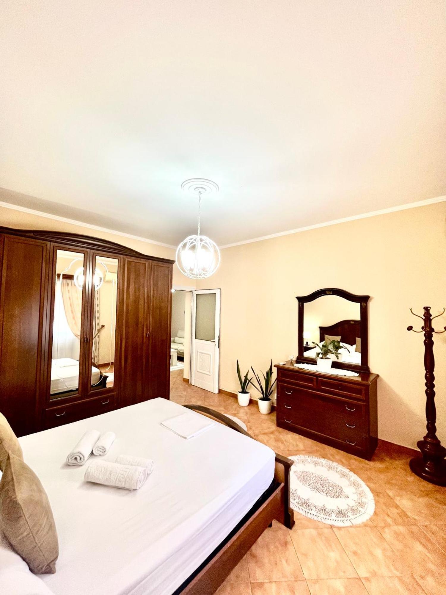 Vlorë Iljazi'S Apartaments מראה חיצוני תמונה