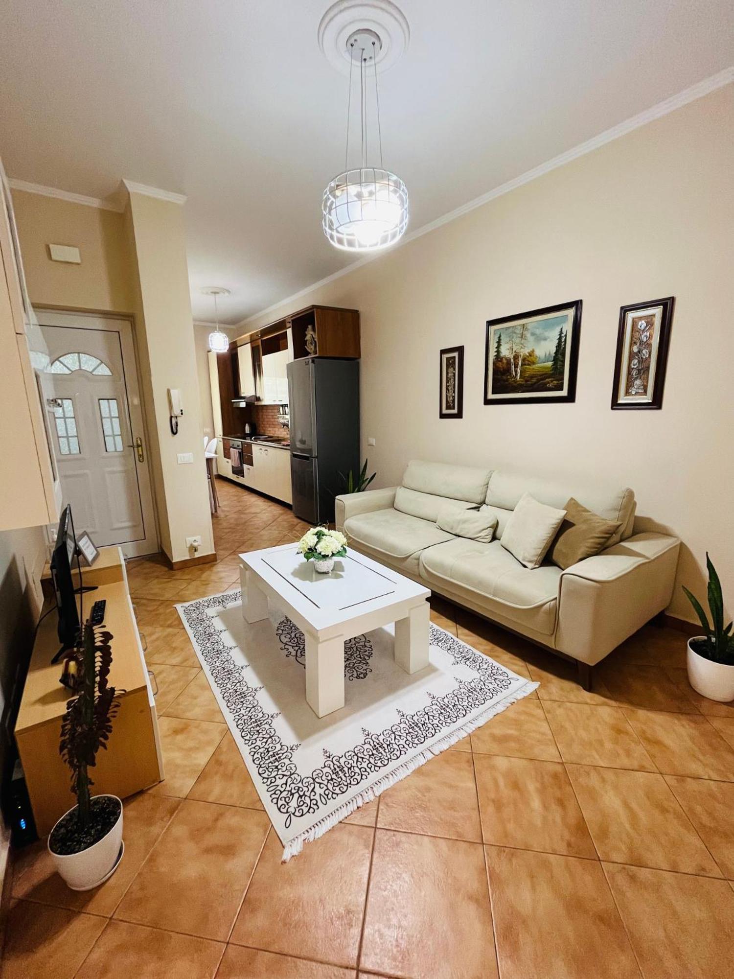 Vlorë Iljazi'S Apartaments מראה חיצוני תמונה