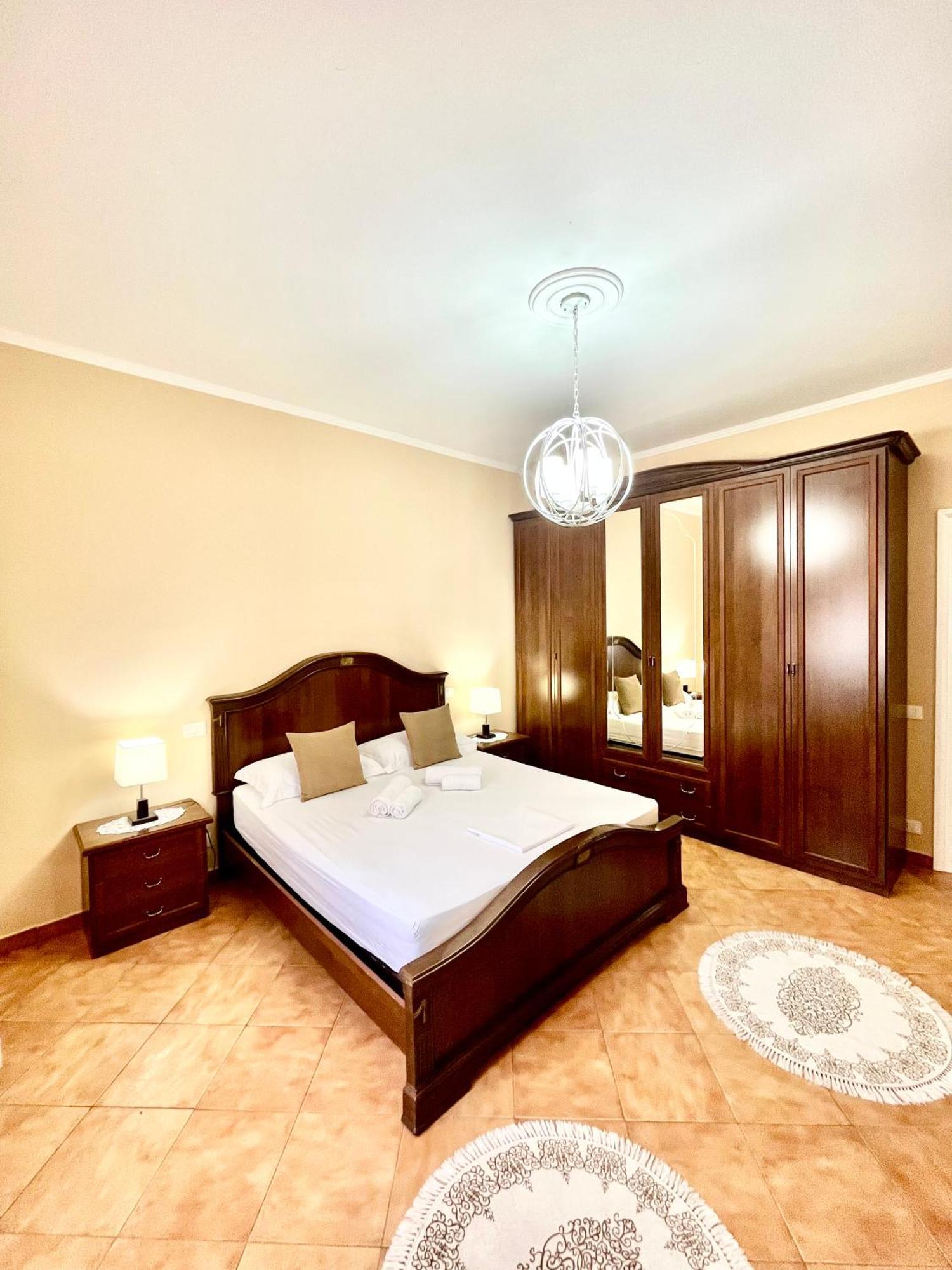 Vlorë Iljazi'S Apartaments מראה חיצוני תמונה