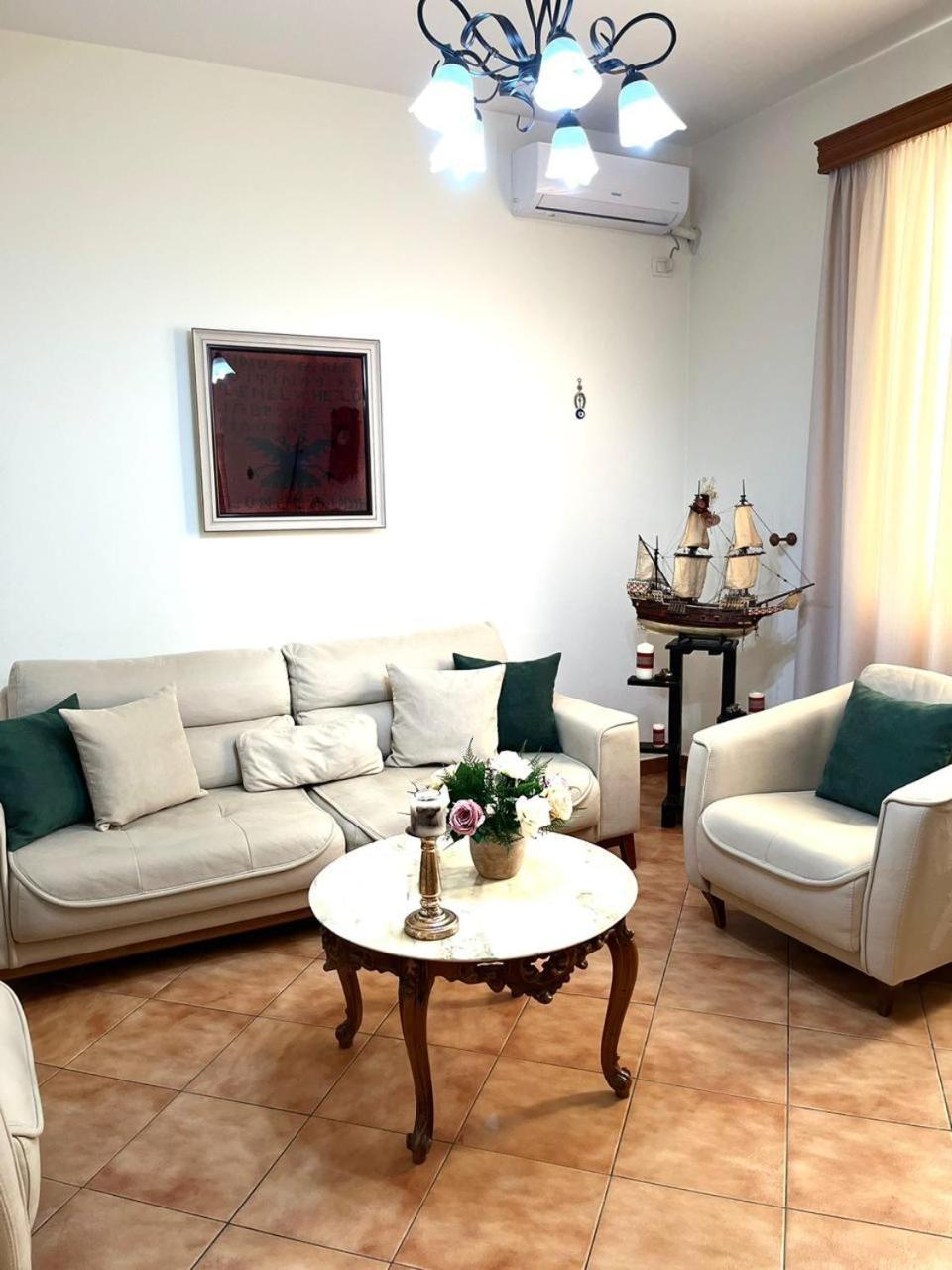 Vlorë Iljazi'S Apartaments מראה חיצוני תמונה
