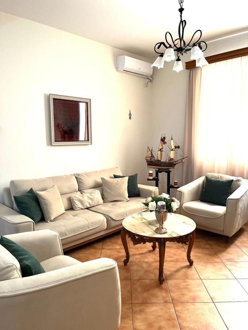 Vlorë Iljazi'S Apartaments מראה חיצוני תמונה